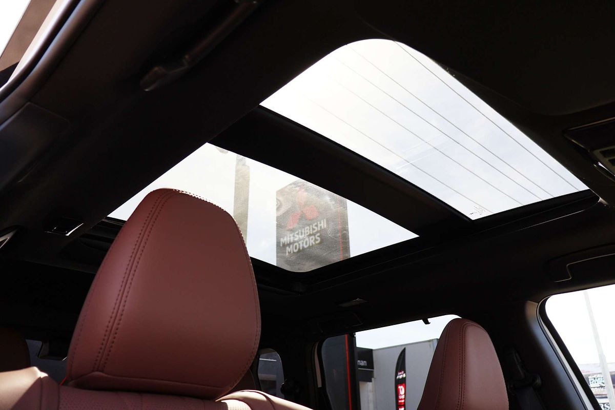 2025 Mitsubishi Outlander PHEV Exceed Tourer ZM