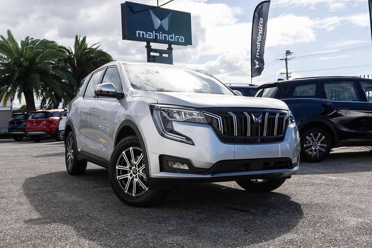 2024 Mahindra XUV700 AX7