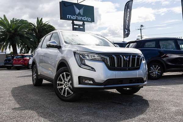 2024 Mahindra XUV700 AX7
