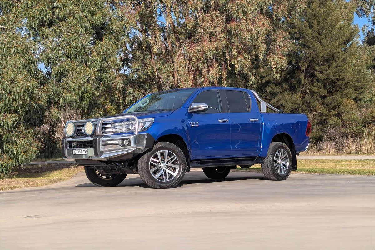 2015 Toyota Hilux SR5 (4x4) GUN126R 4X4