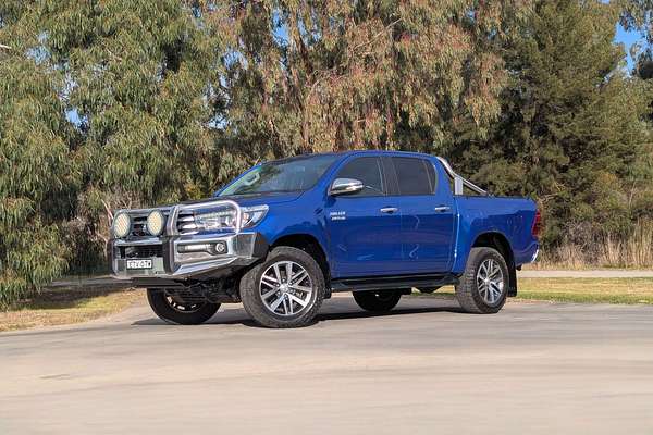 2015 Toyota Hilux SR5 (4x4) GUN126R 4X4
