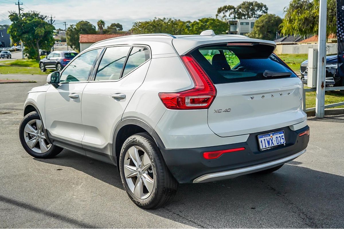2023 Volvo XC40 Plus B4