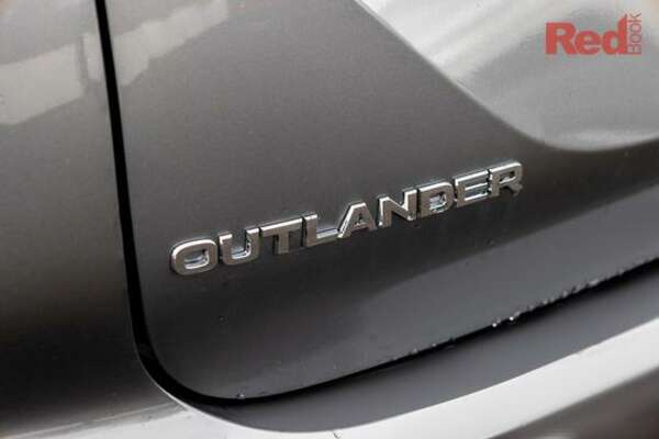 2023 Mitsubishi Outlander ES ZM