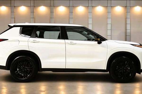 2024 Mitsubishi Outlander ES ZM