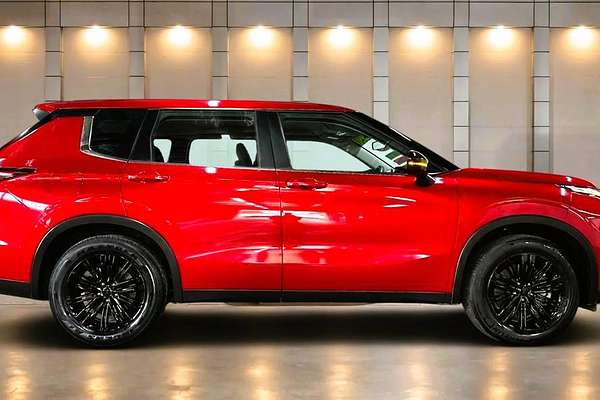 2024 Mitsubishi Outlander LS ZM