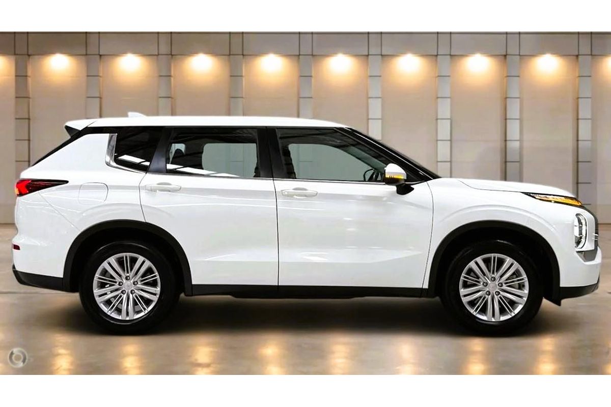 2024 Mitsubishi Outlander LS ZM