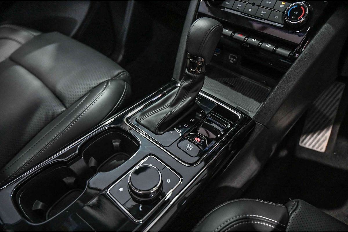 2025 Mahindra XUV700 AX7L