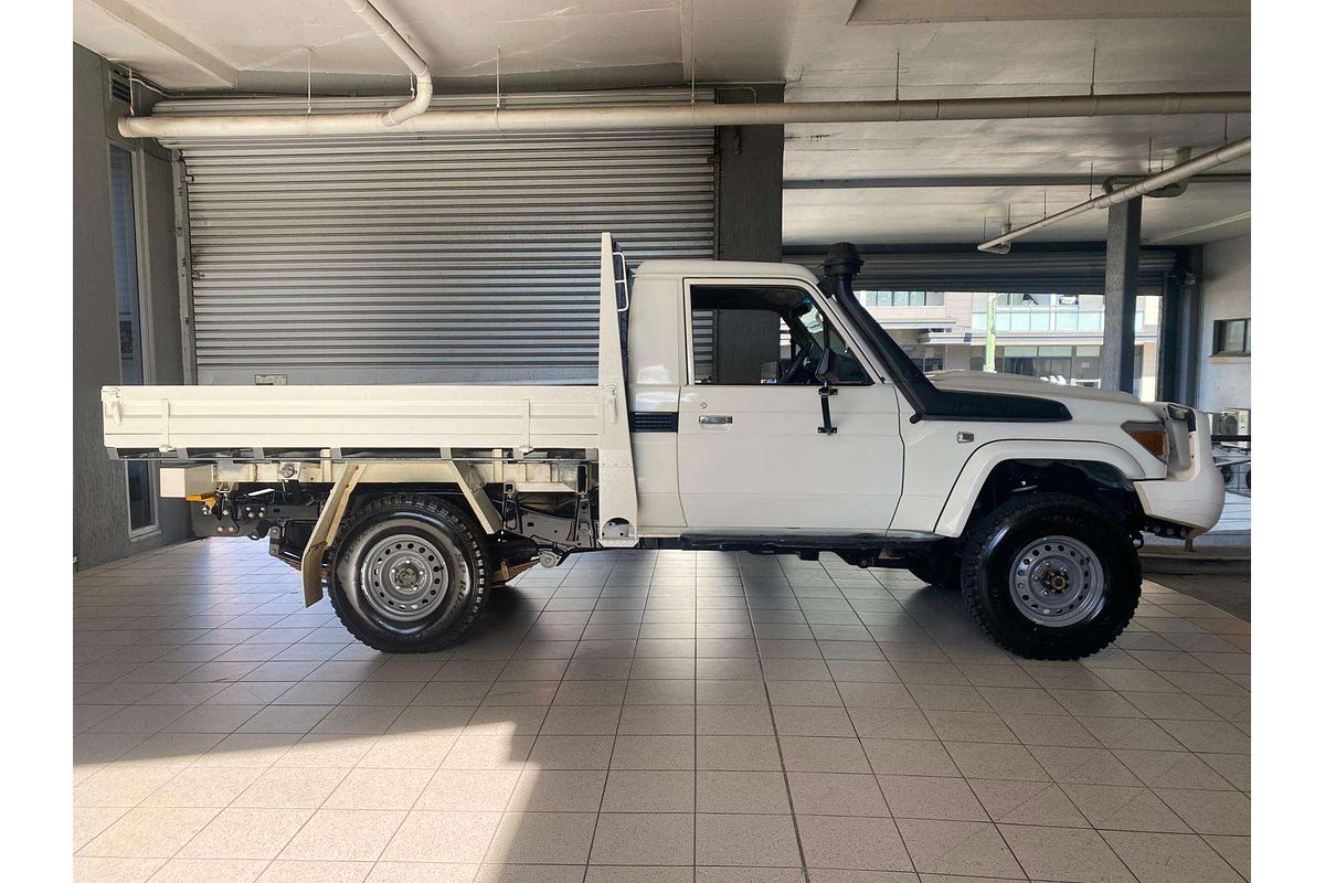 LANDCRUISER VDJ79R MY18 WORKMATE (4x4) 4.5L DTV8 DIESEL TURBO F/INJ 5 SP MANUAL C/CHAS 