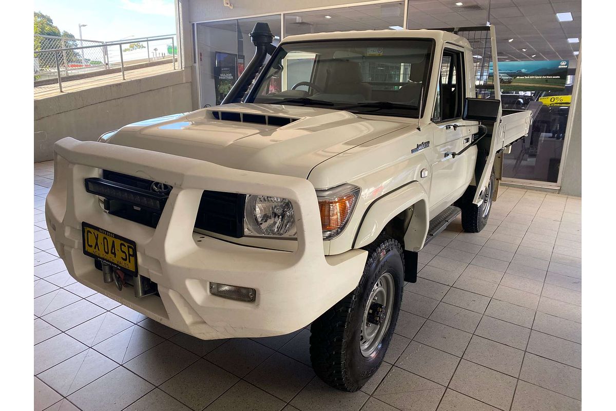 LANDCRUISER VDJ79R MY18 WORKMATE (4x4) 4.5L DTV8 DIESEL TURBO F/INJ 5 SP MANUAL C/CHAS 