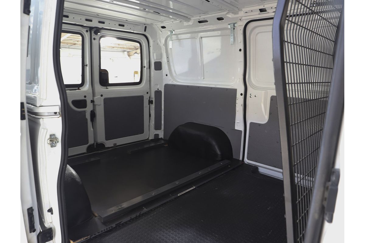 MY24 LDV V80 SWB Low Roof AMT (6185AFMC435B000)
