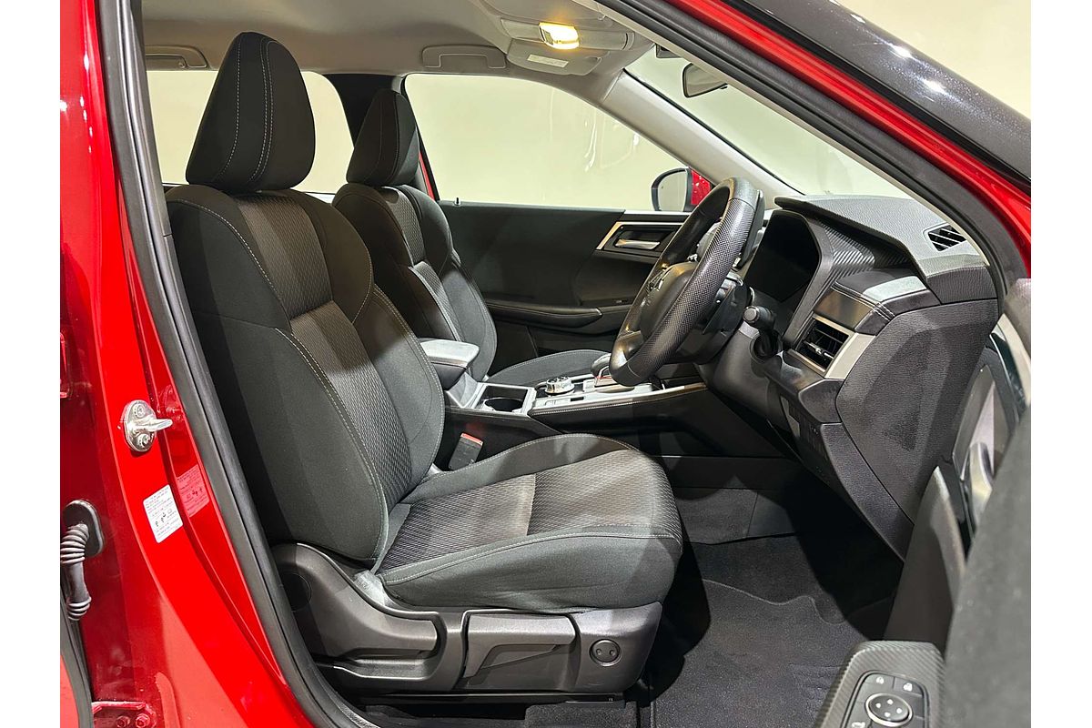 2023 Mitsubishi Outlander ES ZM