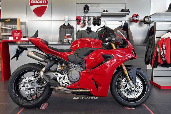 2026 Ducati PANIGALE V2S