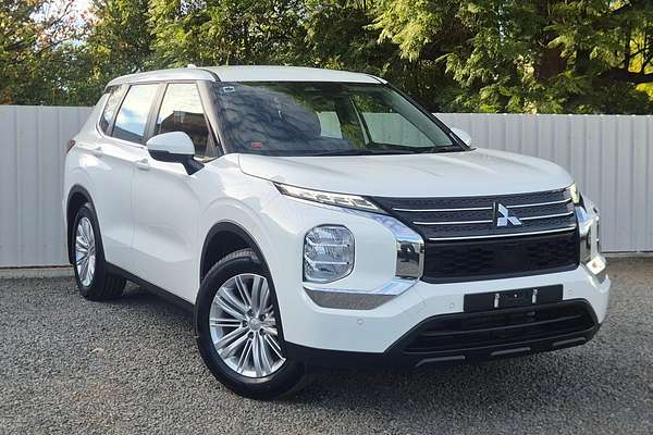 2023 Mitsubishi Outlander ES ZM