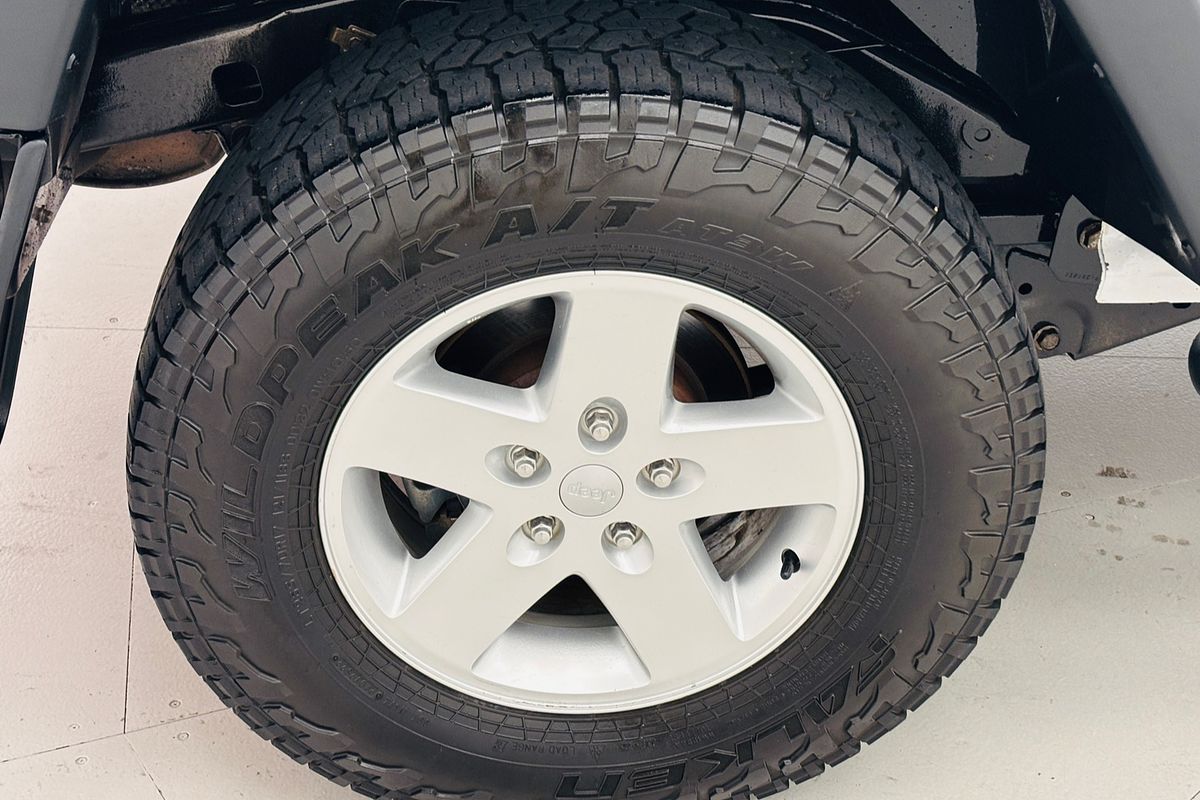 2012 Jeep WRANGLER UNLIMITED SPORT (4x4) 6 SP MANUAL 4D SOFTTOP V6 