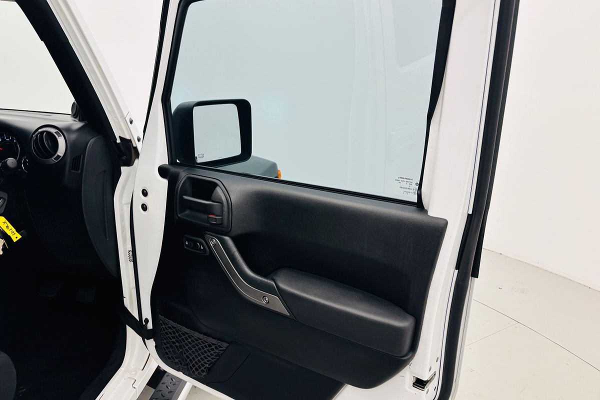 2012 Jeep WRANGLER UNLIMITED SPORT (4x4) 6 SP MANUAL 4D SOFTTOP V6 