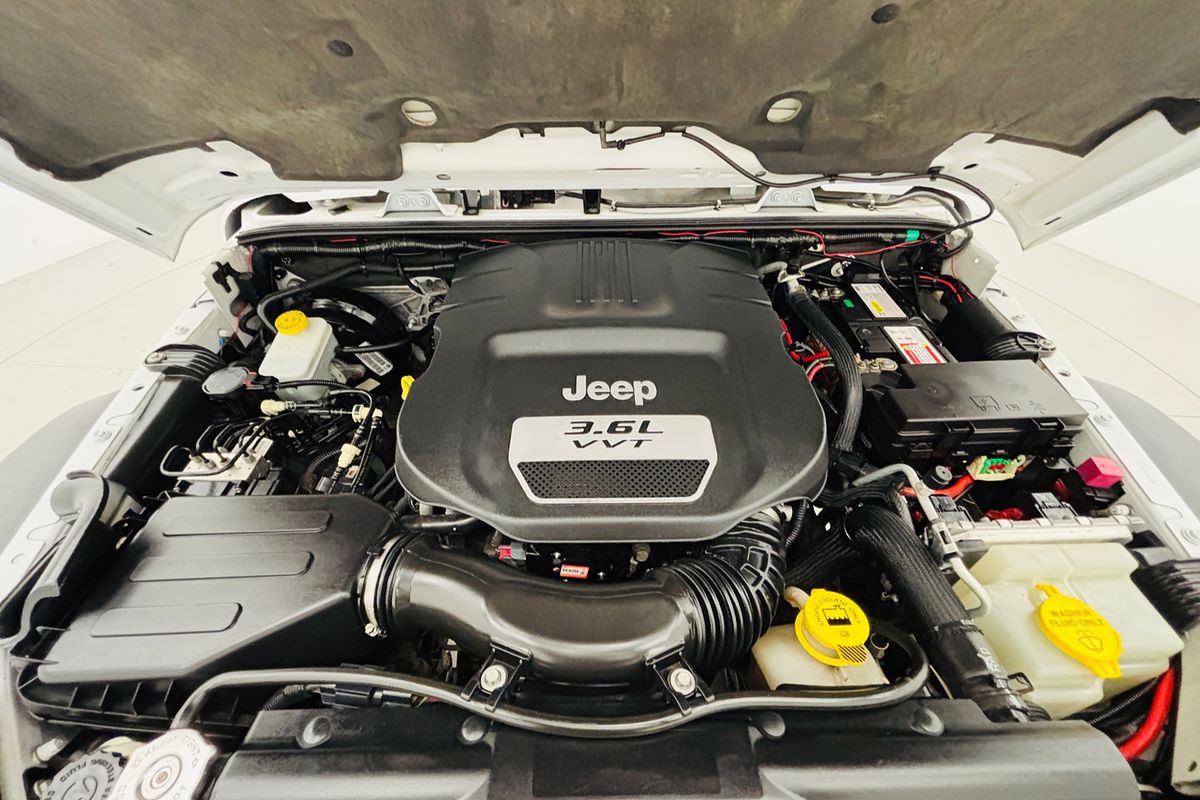2012 Jeep WRANGLER UNLIMITED SPORT (4x4) 6 SP MANUAL 4D SOFTTOP V6 
