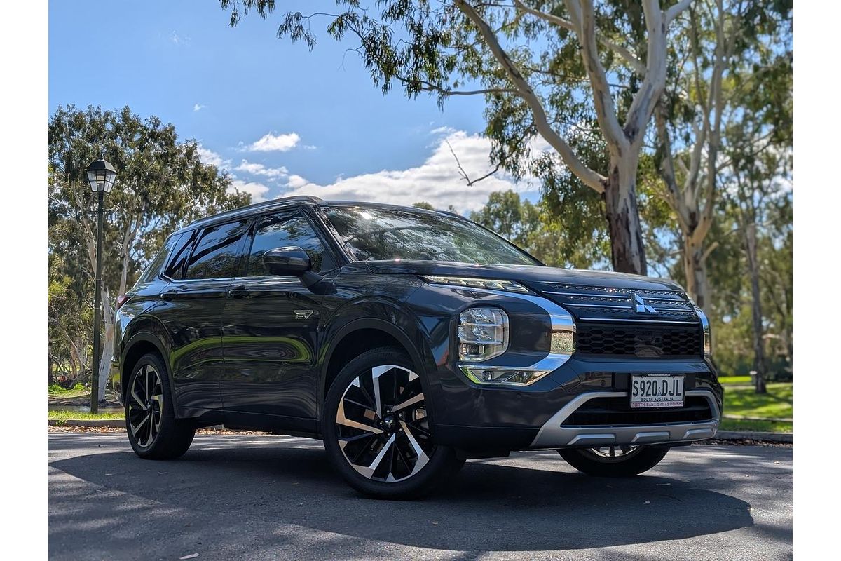 2024 Mitsubishi Outlander PHEV Exceed ZM