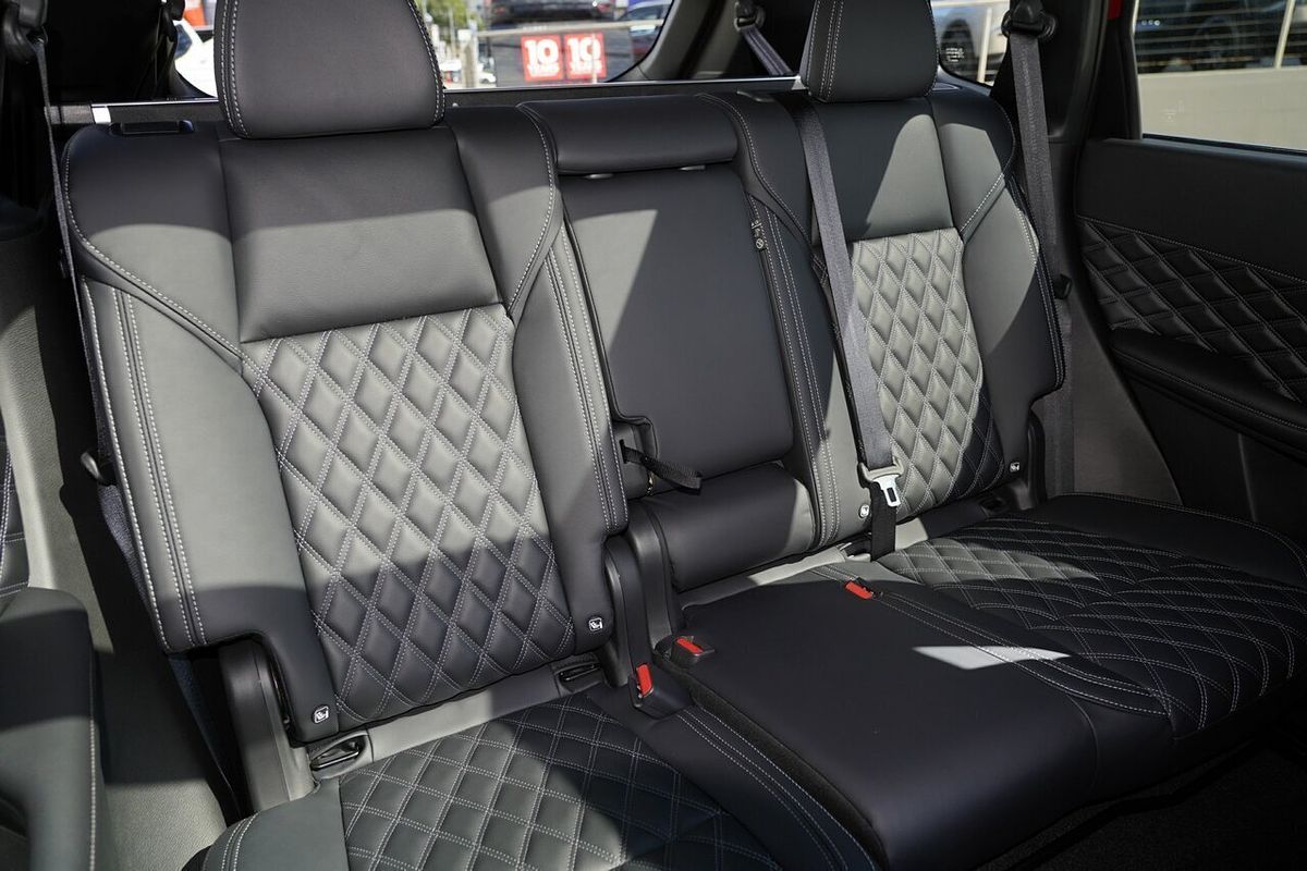2025 Mitsubishi Outlander PHEV Exceed ZM