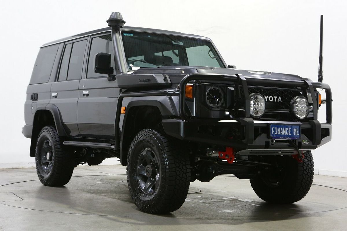 2025 Toyota Landcruiser GXL GDJL76R
