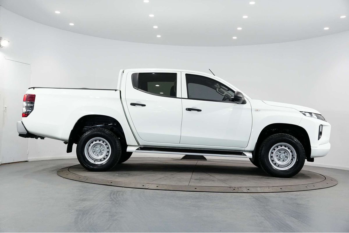 2022 Mitsubishi Triton GLX MR 4X4