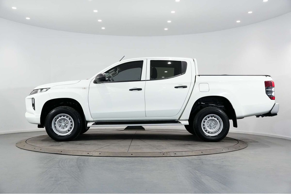 2022 Mitsubishi Triton GLX MR 4X4