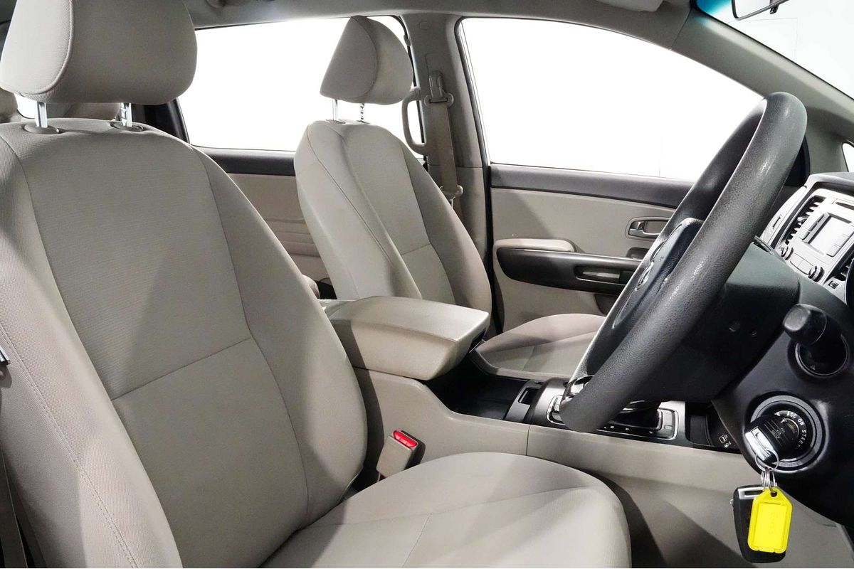 2016 Kia Carnival S YP
