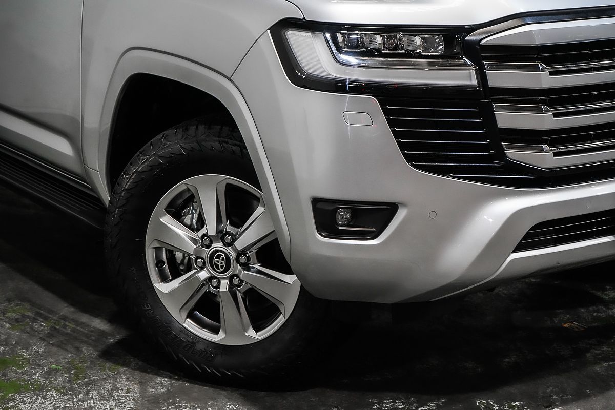 2024 Toyota Landcruiser Sahara FJA300R