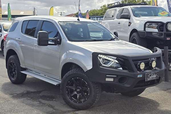 2020 Isuzu MU-X LS-M