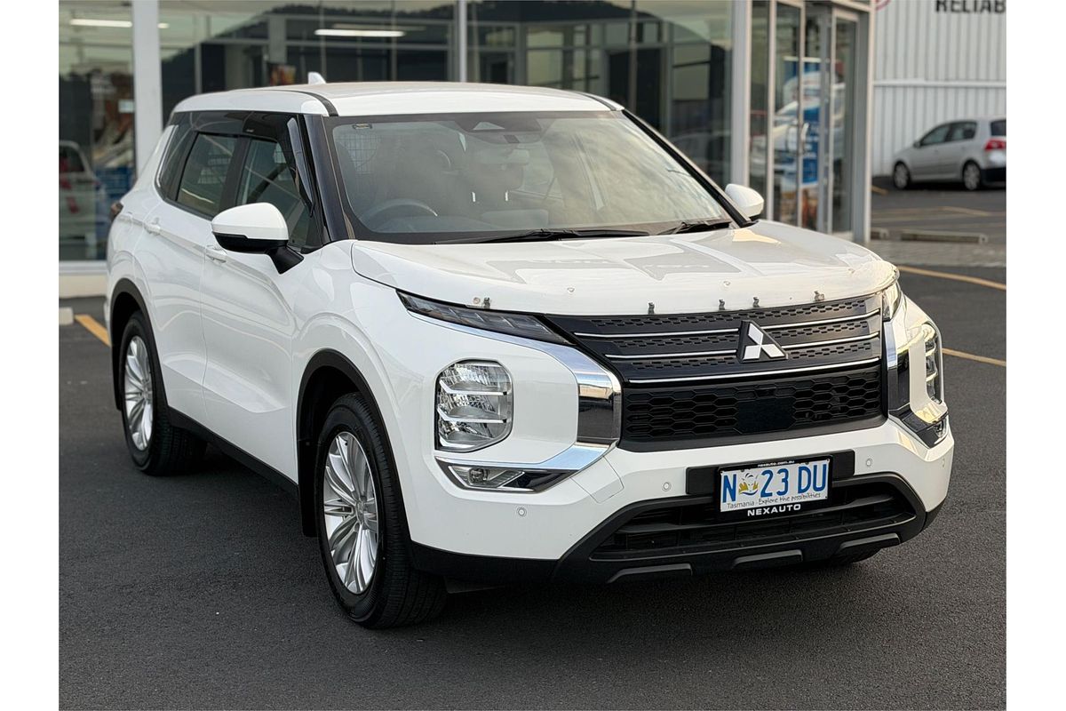 2023 Mitsubishi Outlander ES ZM