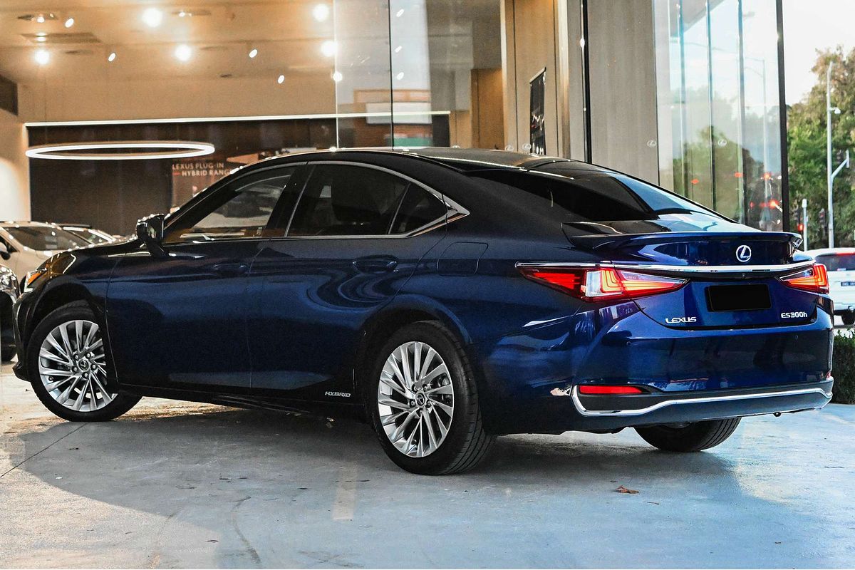 2019 Lexus ES ES300h Sports Luxury AXZH10R