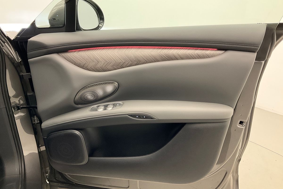 2025 MGIM6 572KW 100KWh DEL 4WD (IM6AWD100PERF)