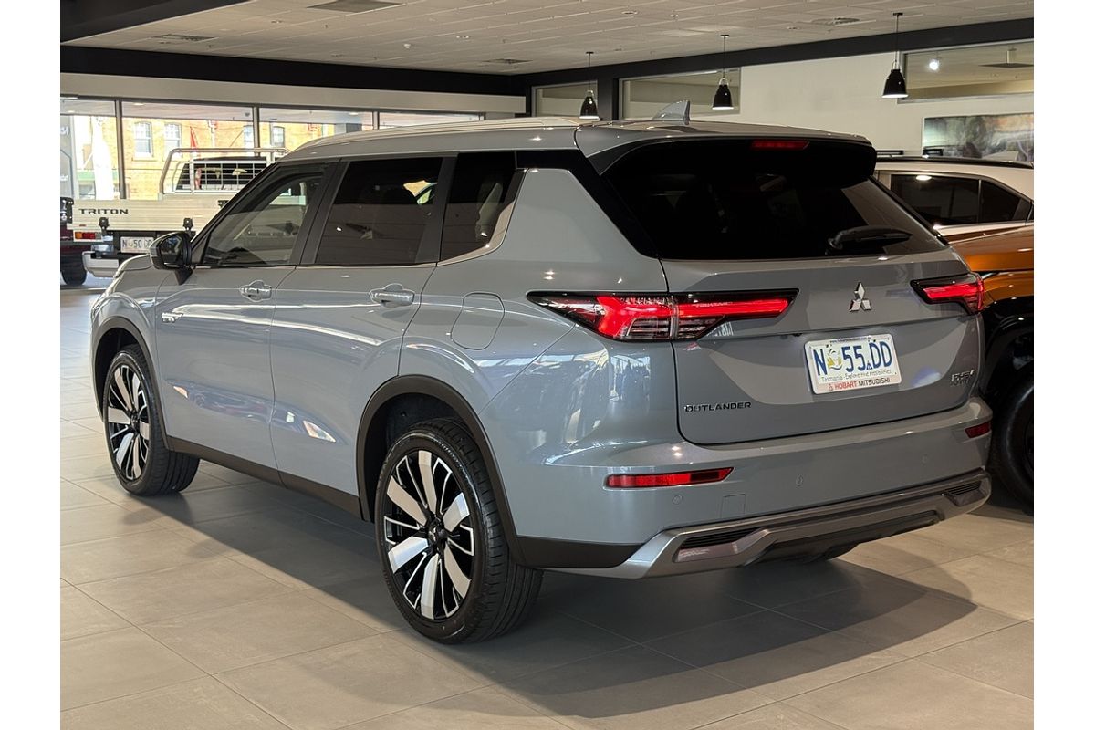 2025 Mitsubishi ZM Outlander ASPIRE 2.4L PHEV AWD 7ST