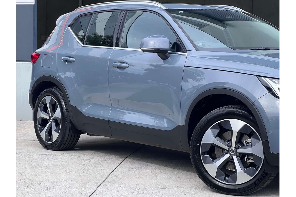 2023 Volvo XC40 Ultimate B4 Bright