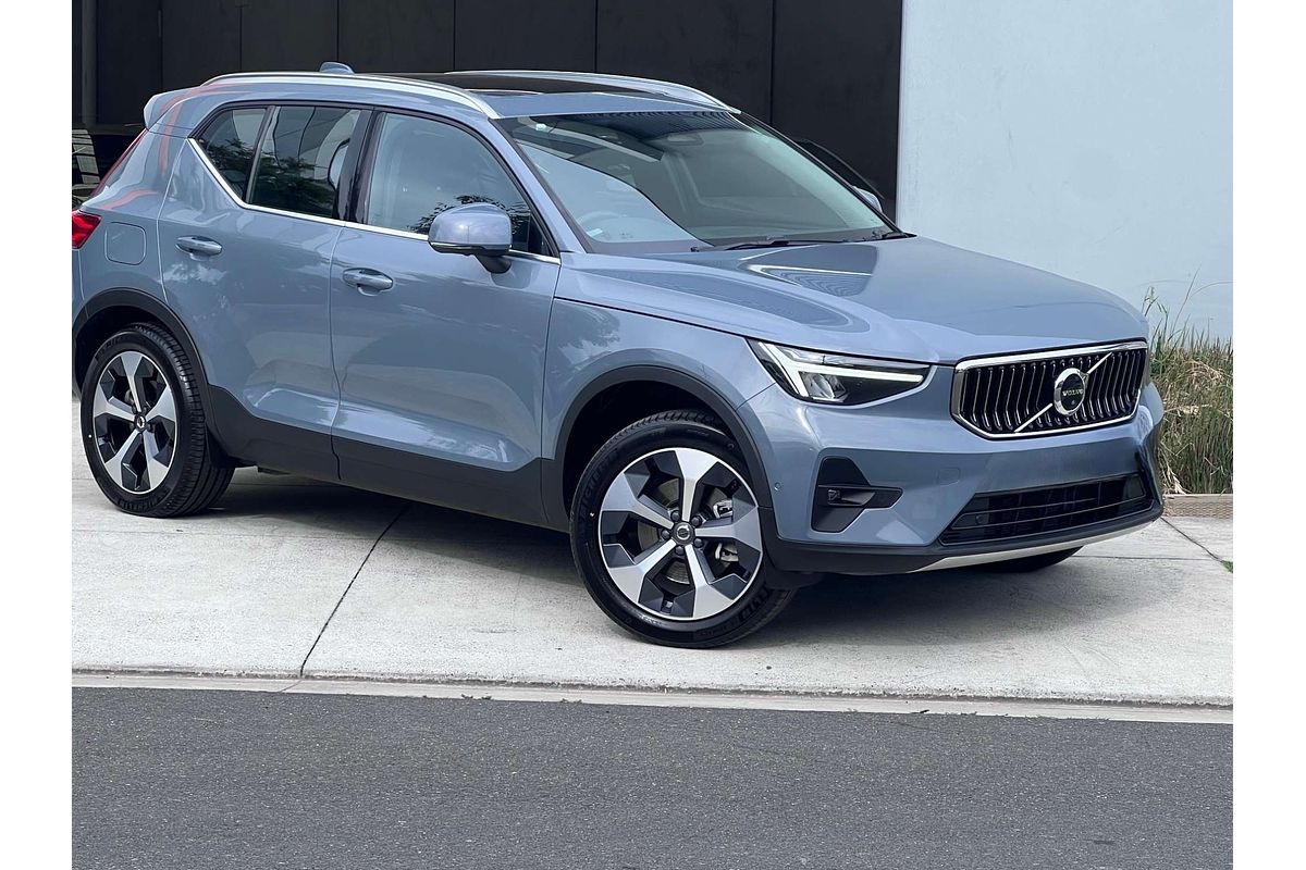 2023 Volvo XC40 Ultimate B4 Bright