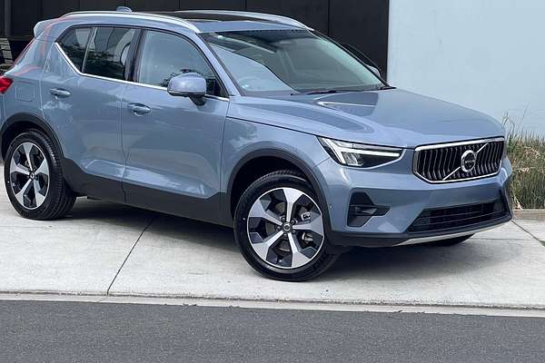 2023 Volvo XC40 Ultimate B4 Bright
