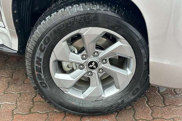 2024 Mitsubishi Pajero Sport GLX QG thumb-2