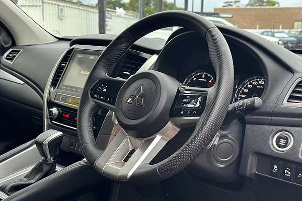2024 Mitsubishi Pajero Sport GLX QG thumb-3