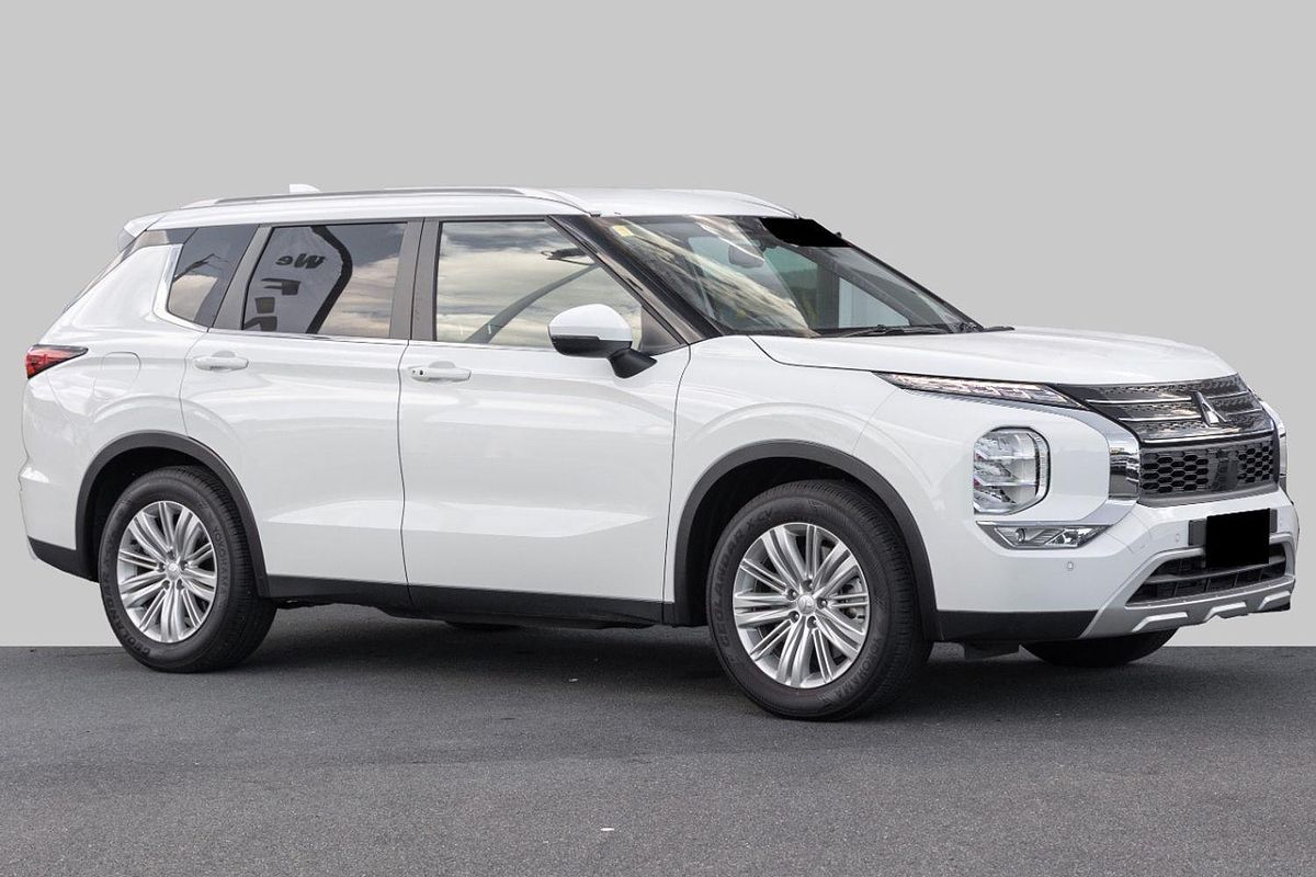 2024 Mitsubishi Outlander LS ZM