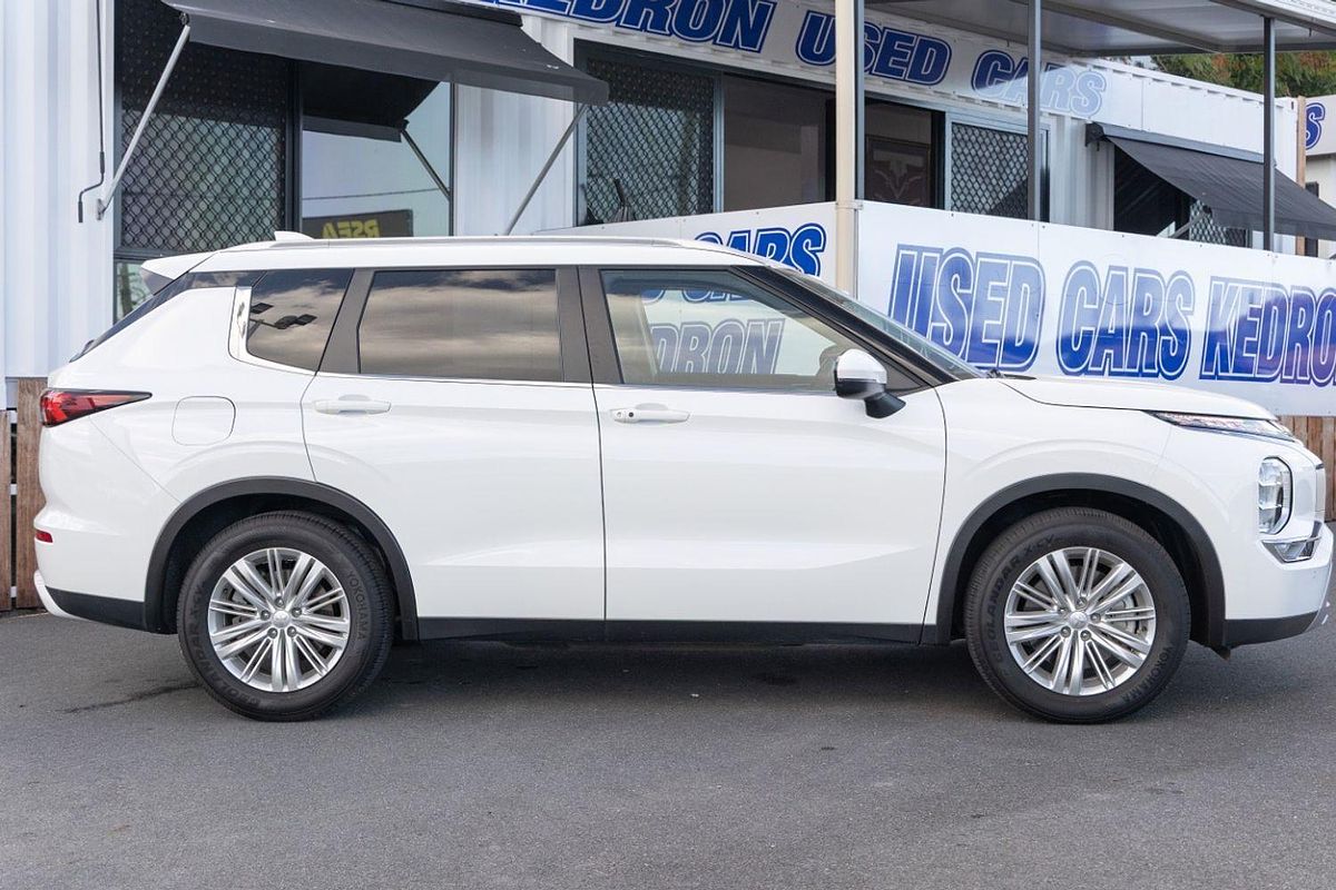 2024 Mitsubishi Outlander LS ZM