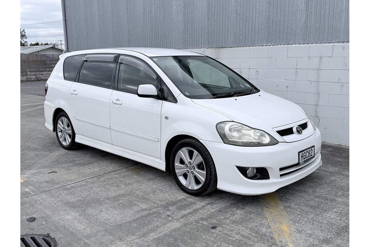 2004 Toyota IPSUM