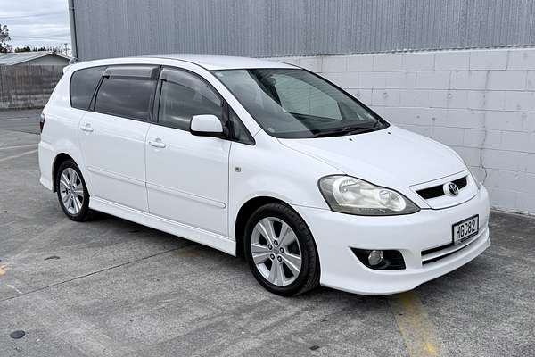 2004 Toyota IPSUM