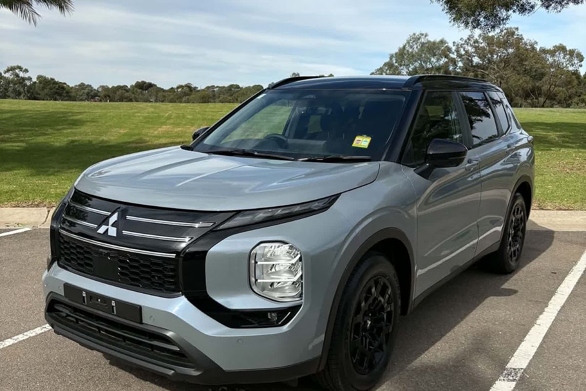 2025 Mitsubishi Outlander LS ZM
