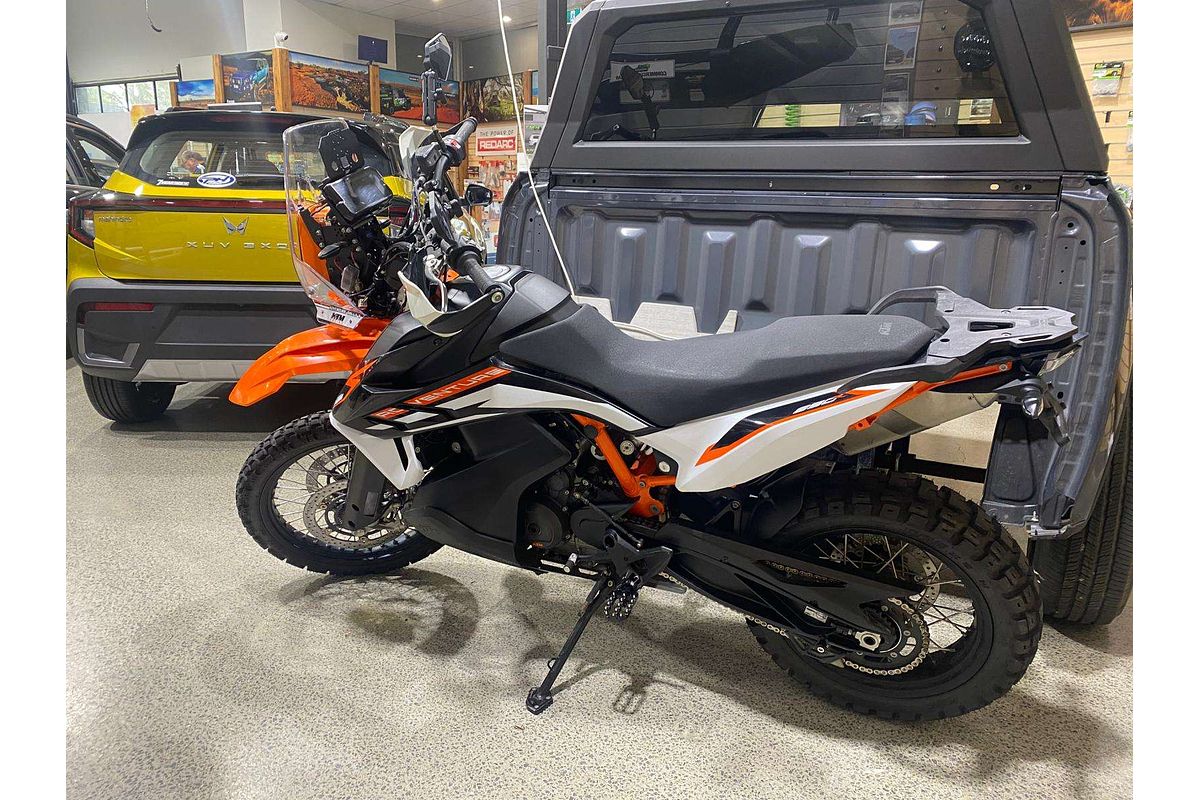 KTM 890R