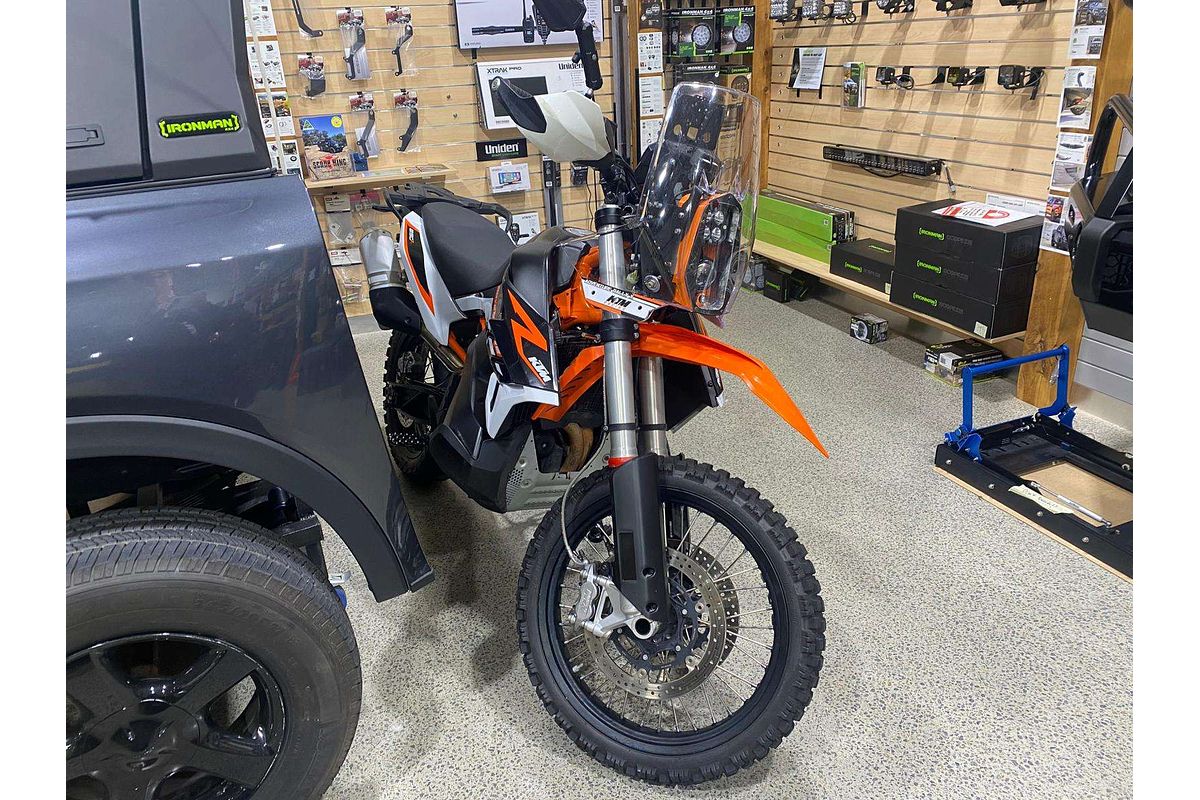 KTM 890R