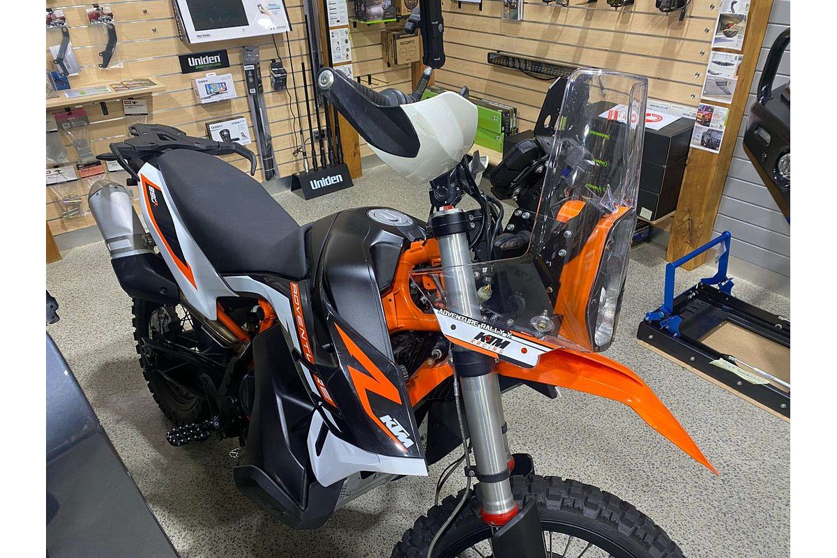 KTM 890R