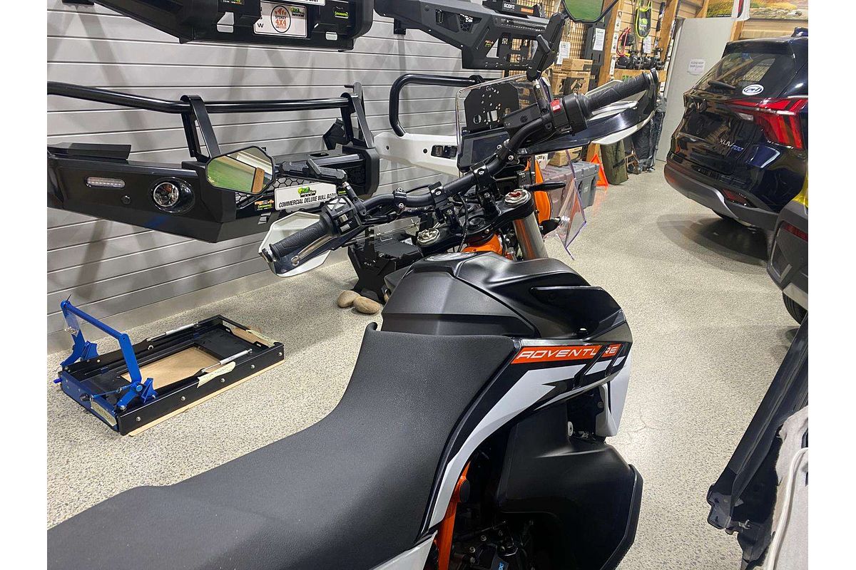 KTM 890R