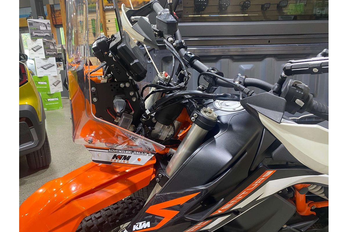 KTM 890R
