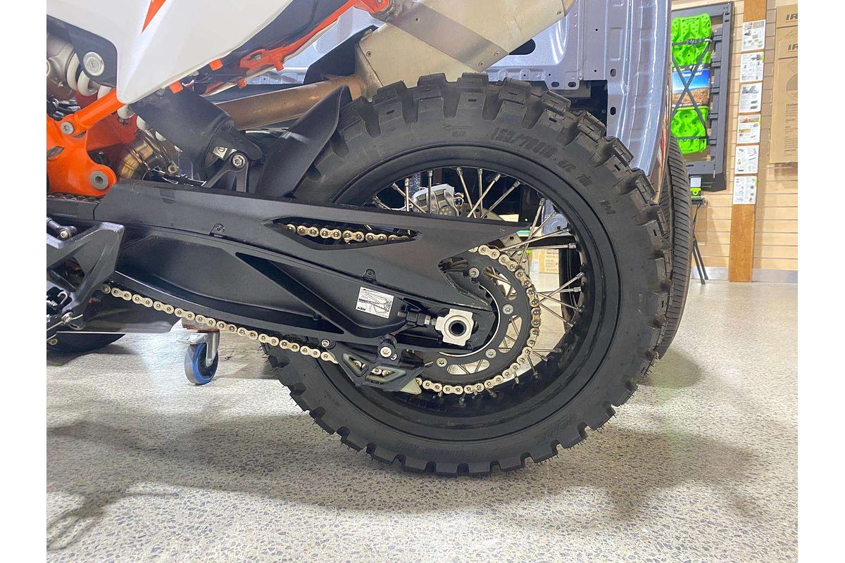 KTM 890R