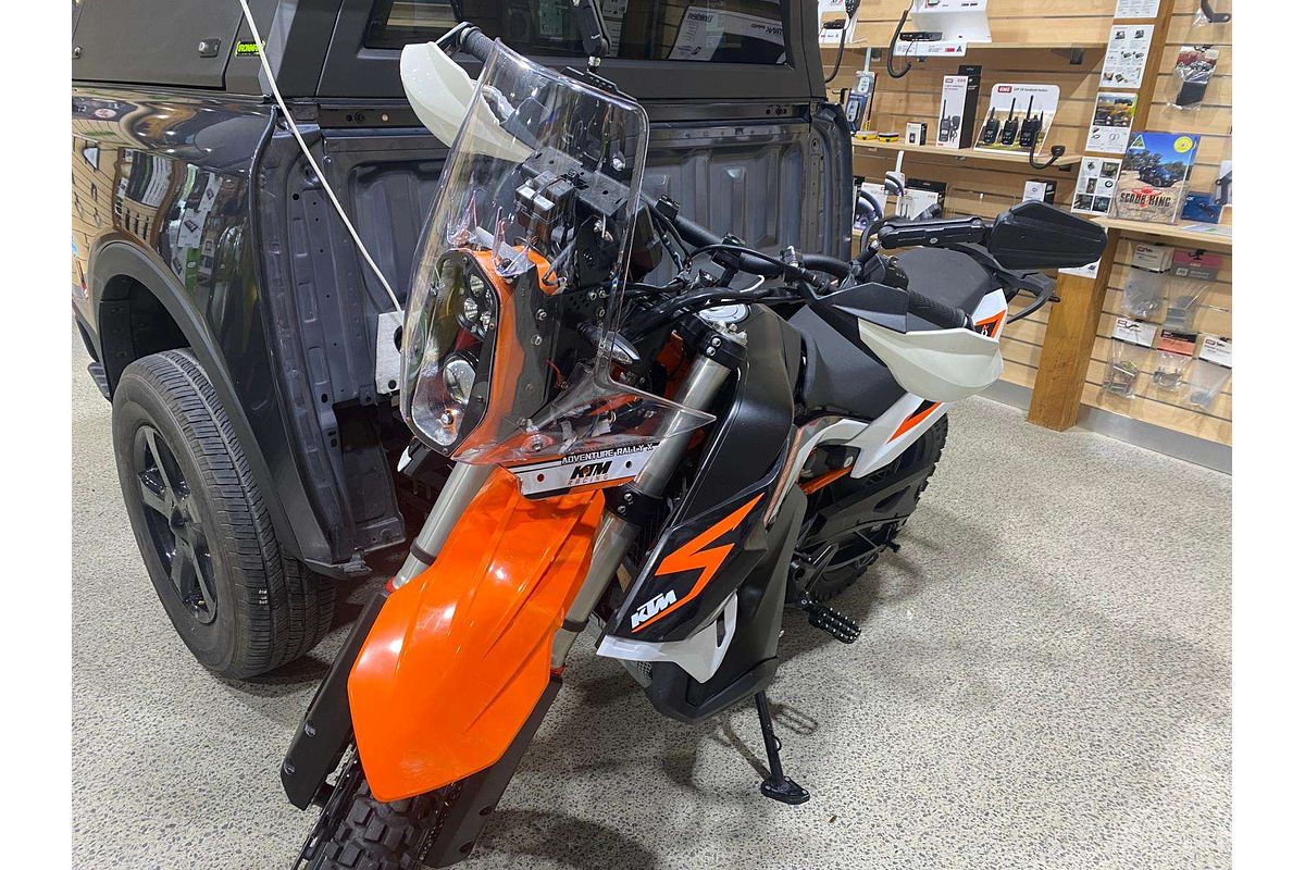 KTM 890R