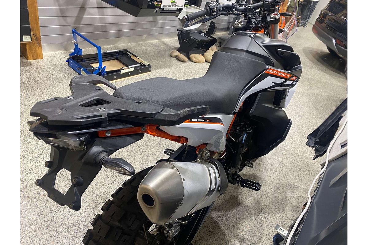 KTM 890R